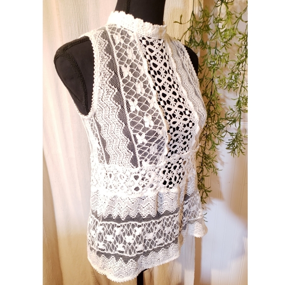 Tops - !5 for $25! Vintage style lace top